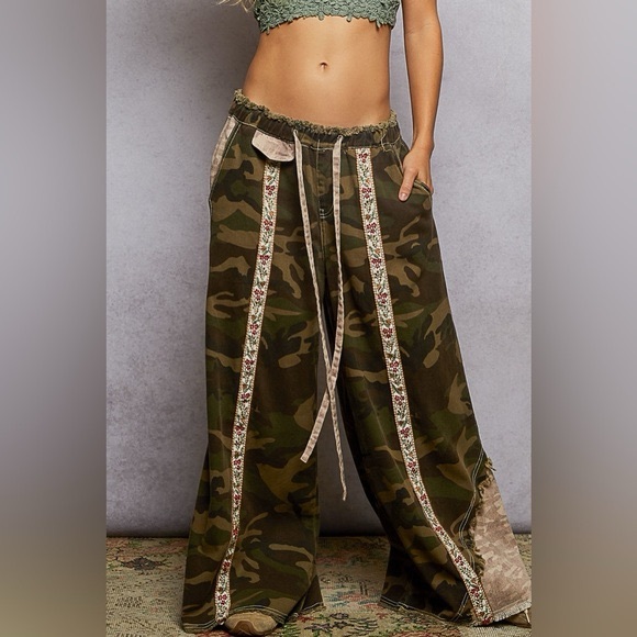 POL Pants - POL OLIVE CAMO TAPESTRY FLORAL WIDE LEG PANT NWOT Size Small oversized